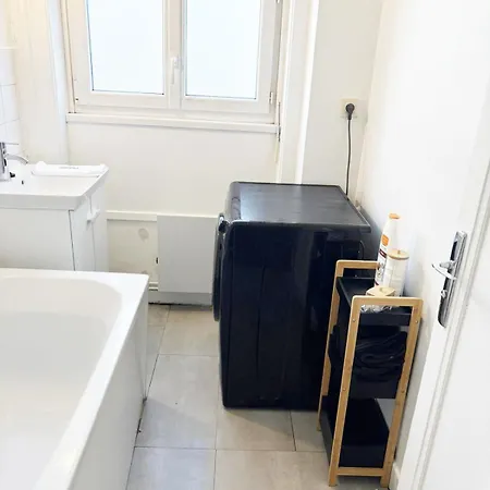 Parking Privé, Rénové Accès Jardin