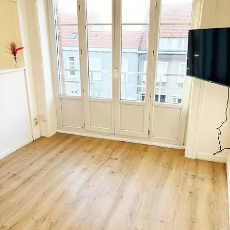 Parking Privé, Rénové Accès Jardin