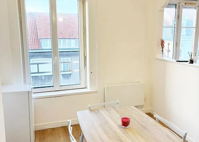 Parking Privé, Rénové Accès Jardin