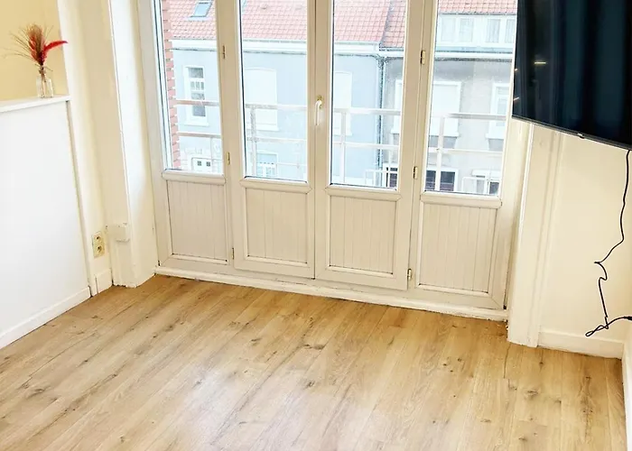 Parking Privé, Rénové Accès Jardin